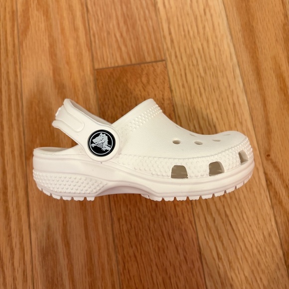Crocs classic kids’ clogs in white - Picture 7 of 11